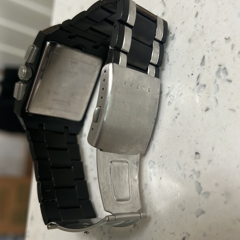 Guess - Picture 2 of 3